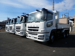 画像：新型大型ダンプ10トン車5台増設しました。2