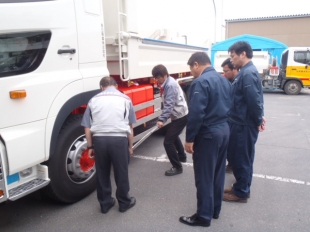 画像：宮城日野自動車様からのトルクレンチ取り扱い講習をおこないました。1