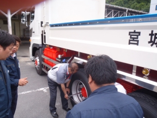 画像：宮城日野自動車様からのトルクレンチ取り扱い講習をおこないました。3