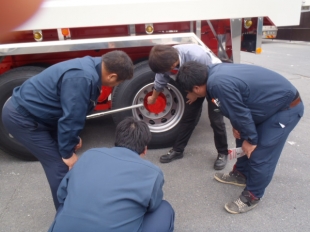 画像：宮城日野自動車様からのトルクレンチ取り扱い講習をおこないました。4