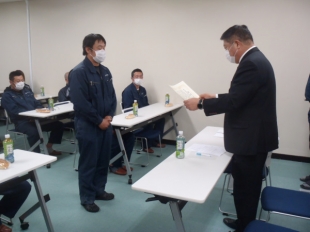 画像：現場代理人宇津宮昌一次長が特別賞を授与されました。2