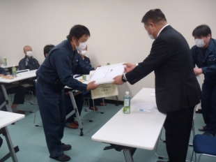 画像：現場代理人宇津宮昌一次長が特別賞を授与されました。3