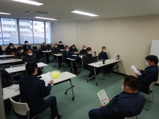 画像：令和3年12月度社内安全会議2
